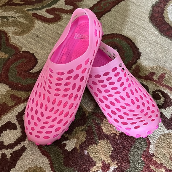 BARBIE Pink Croc Size 11  12 Waterproof Shoes Shower Beach Non-Slip Grip $49 NEW - Picture 4 of 16